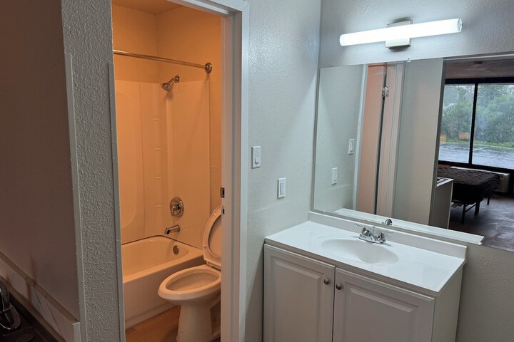 Room 13 of 28