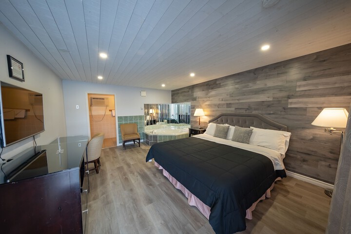 Room 6 of 43