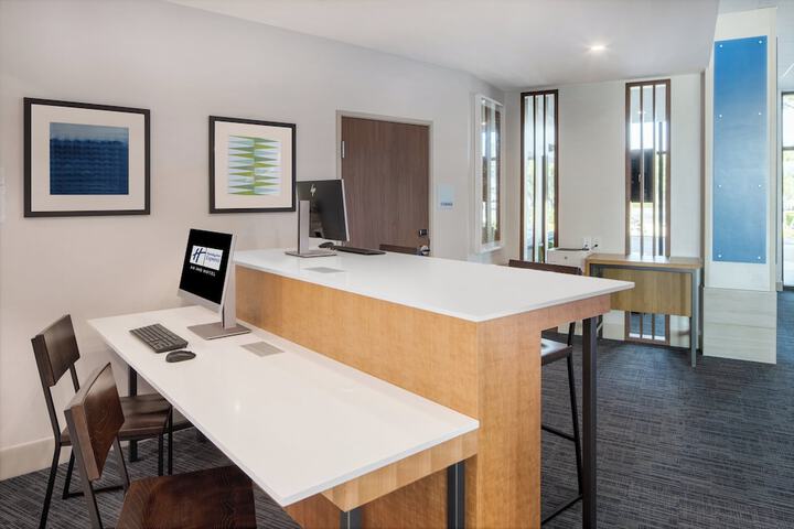 Holiday Inn Express & Suites Ft. Myers Beach-Sanibel Gateway by IHG
