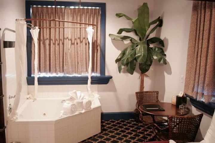 Hot Tub 145 of 151
