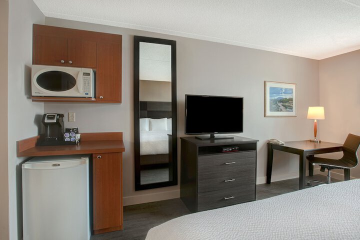 Days Inn & Suites by Wyndham Collingwood