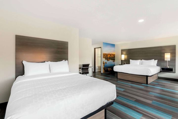 Room 7 of 28