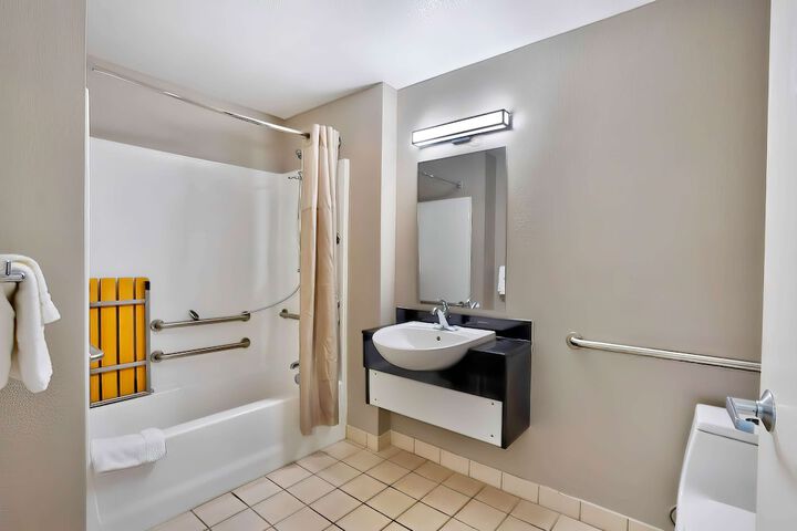 Room 12 of 32