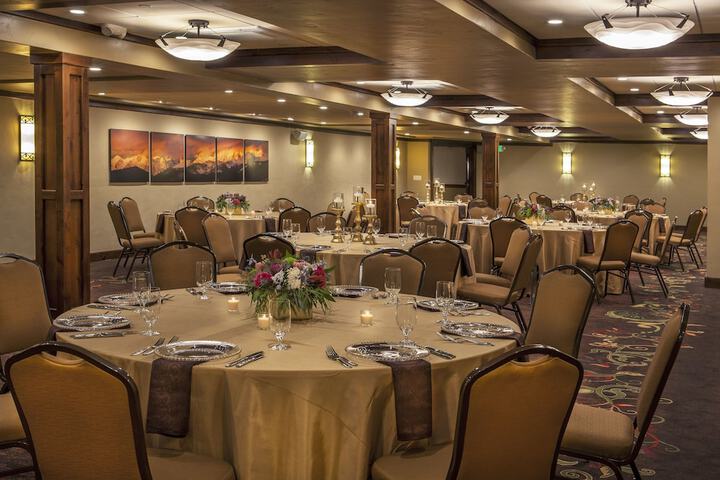 Ballroom/Hall 194 of 222