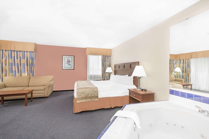 Room 8 of 16