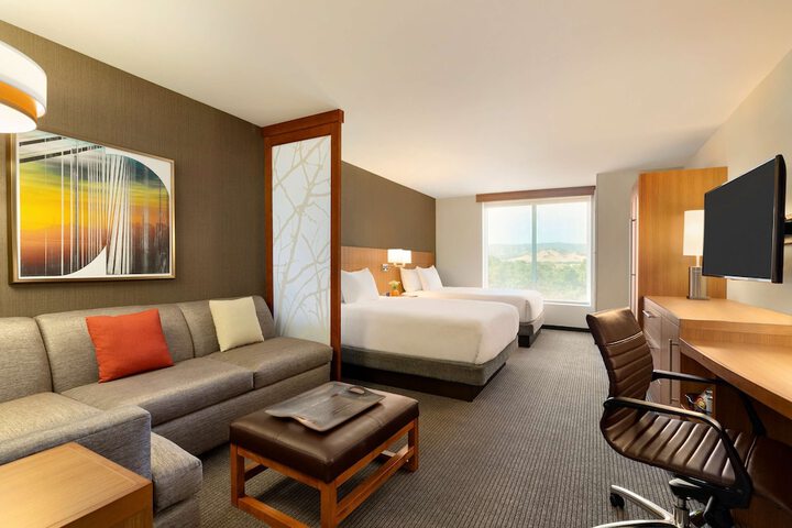 Room 26 of 46