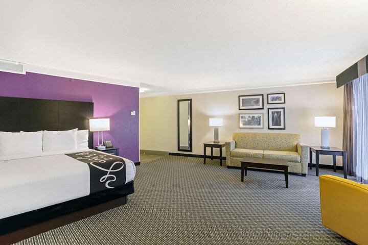 Room 12 of 27