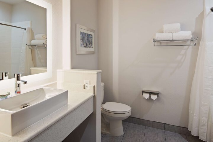 Room 10 of 25