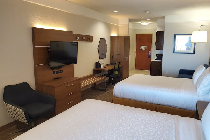 Room 43 of 63