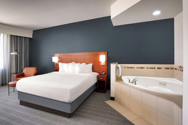 Courtyard by Marriott Lincoln Downtown