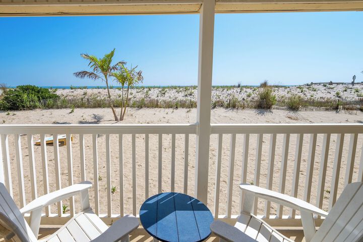 Drifting Sands Oceanfront Hotel