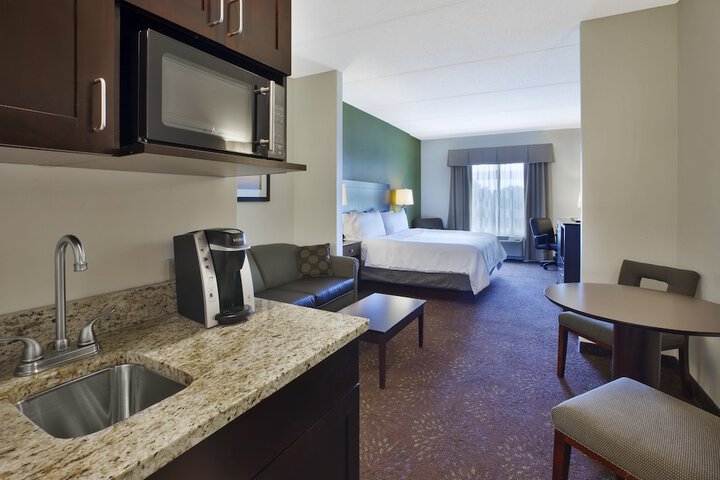 Holiday Inn Express & Suites Geneva Finger Lakes by IHG