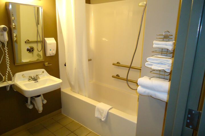 Room 53 of 64