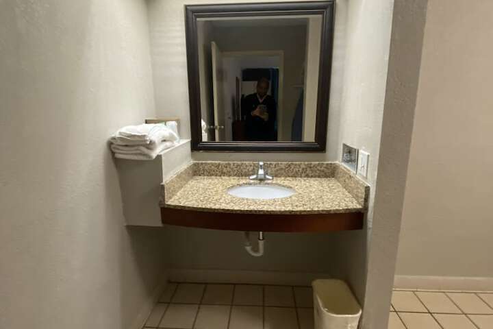 Room 11 of 21