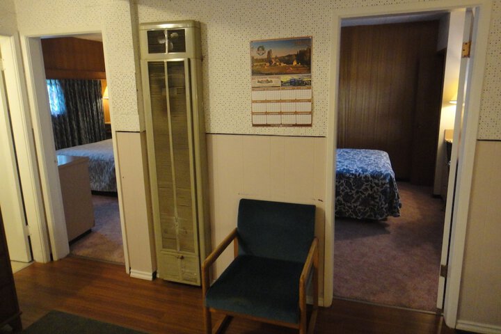 Room 27 of 32