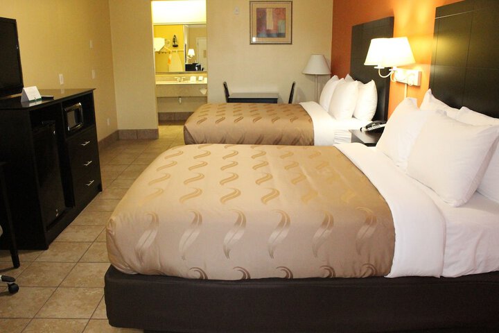 Quality Inn & Suites at the Outlets Mercedes / Weslaco
