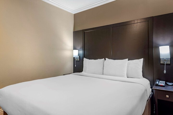 Room 10 of 38