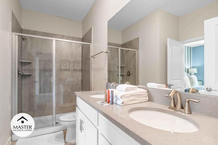Bedrooms 5 Bathrooms Storey Lake 2885 SC