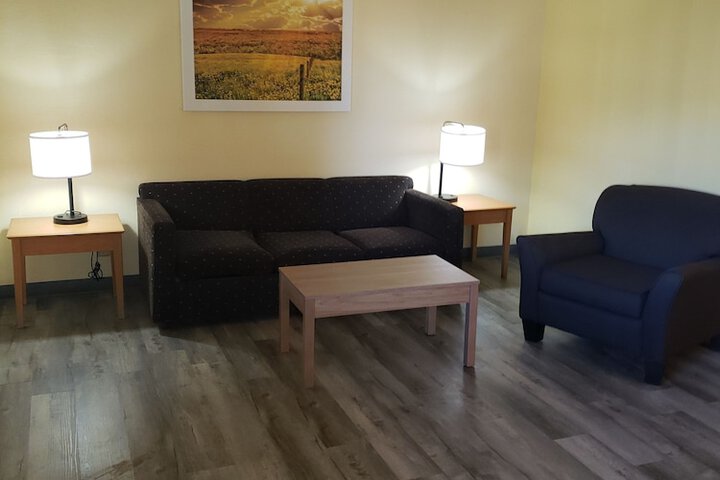 Days Inn & Suites by Wyndham Clovis