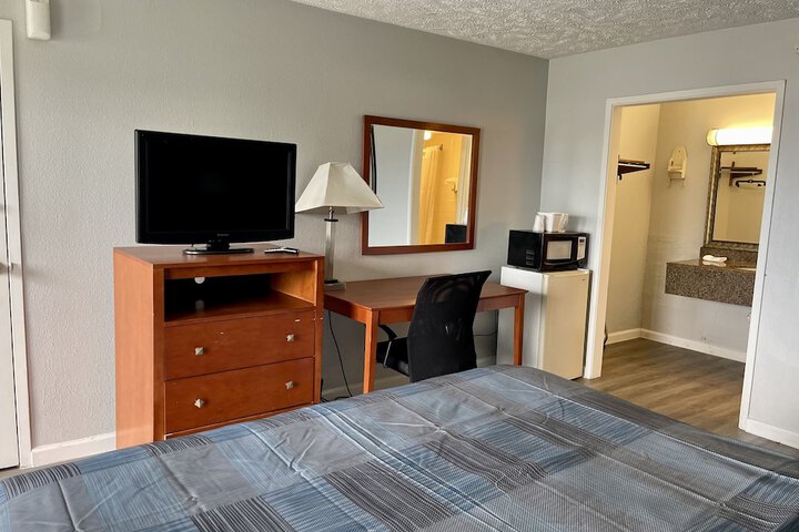 Room 14 of 37