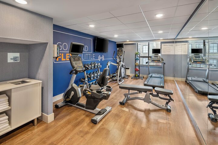 Holiday Inn Express Toronto - Downtown by IHG