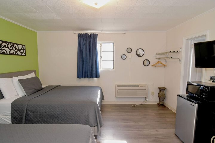 Room 25 of 62