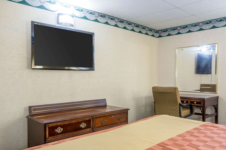 Room 11 of 31