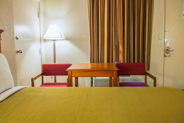 Room 18 of 32
