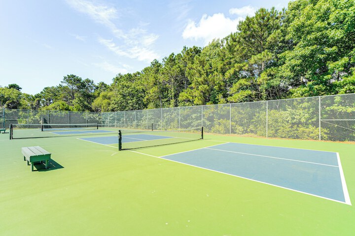 Corolla Vacation Rental w / Pool Walk to Beach!