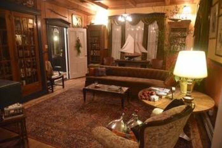 The Inn at Hill Crest Manor