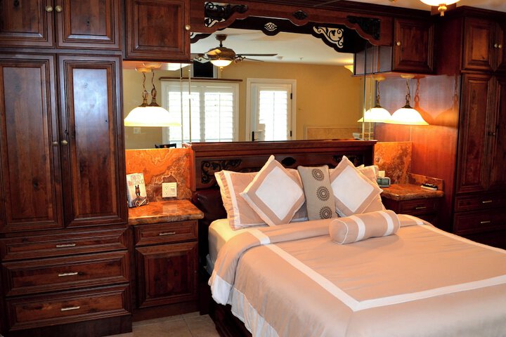 Room 6 of 19