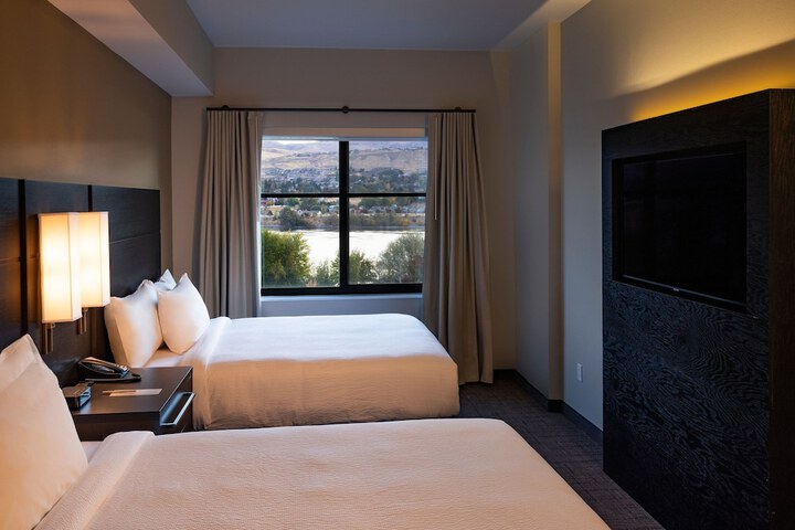 Room 27 of 40