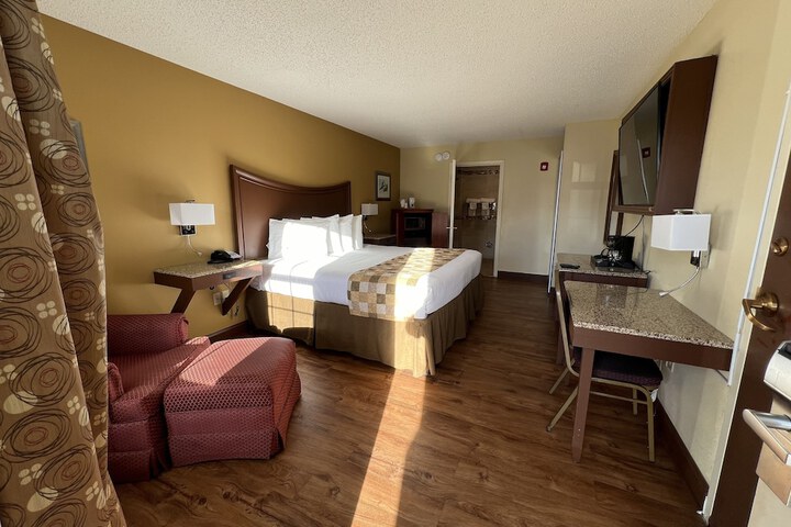 Room 2 of 7
