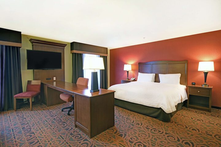 Hampton Inn & Suites Milwaukee / Franklin