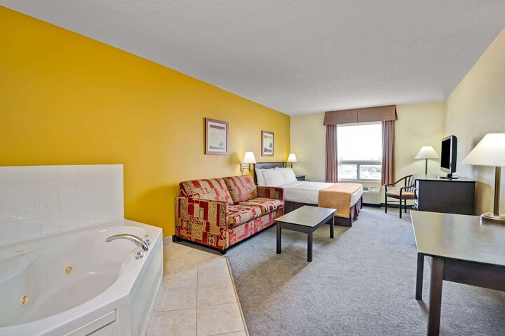 Super 8 by Wyndham Barrie South