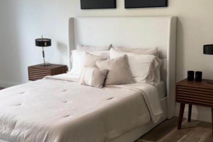 Modern Furnished Apartment in Heart of Quincy