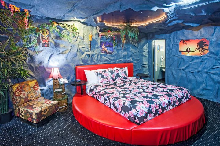 Room 18 of 38
