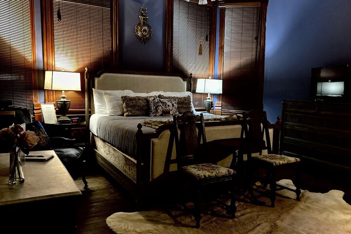Coppersmith Inn B & B