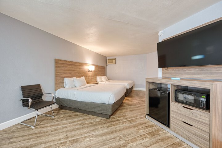 Room 15 of 48