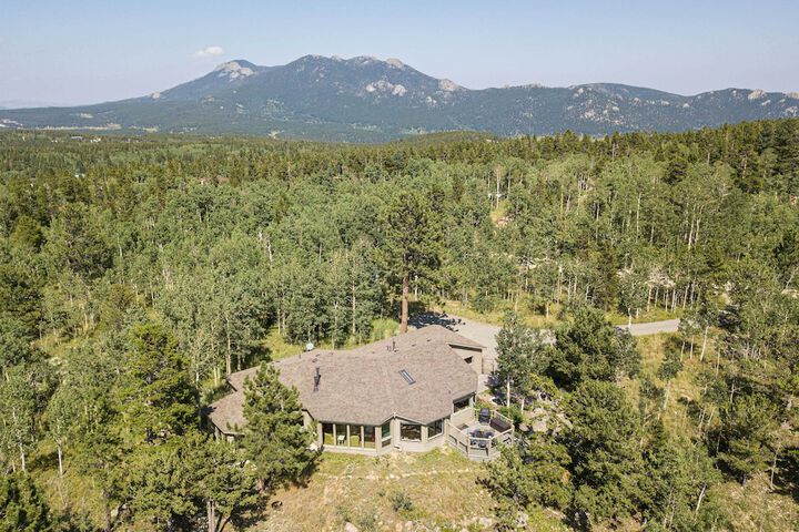 Mountain Views + Hot Tub: Airy Forest Escape!