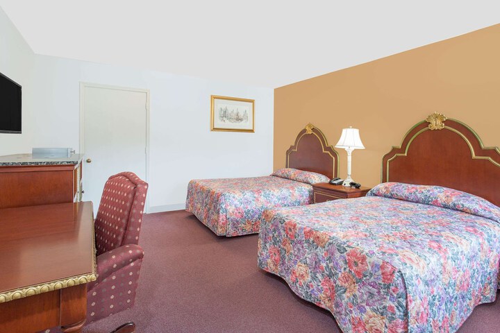 Room 6 of 18