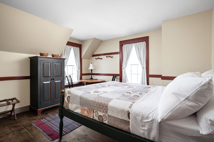 Artists Colony Inn