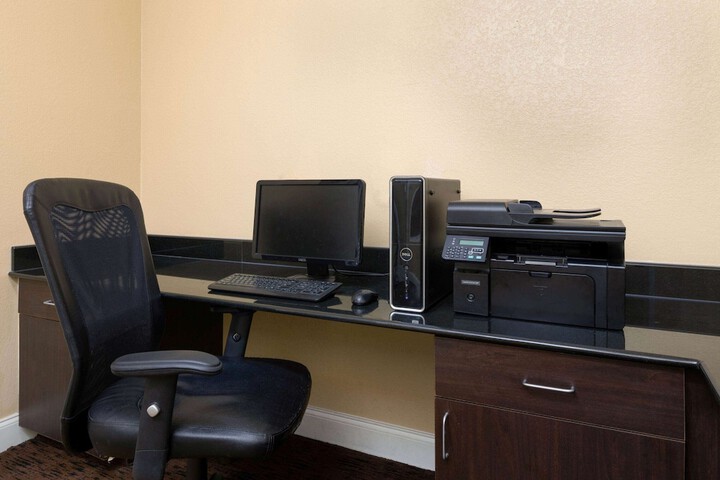 Business Center 39 of 40
