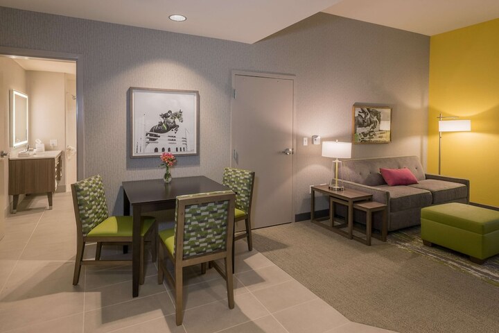Room 16 of 27