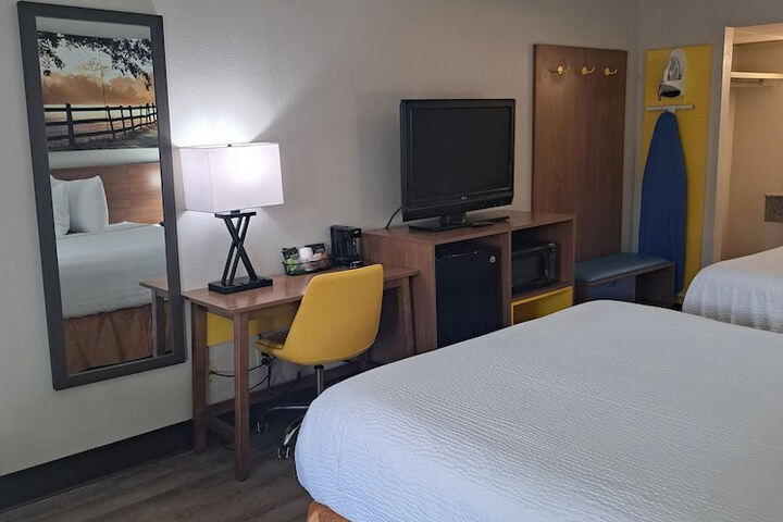 Room 40 of 69