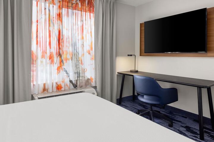 Room 13 of 36