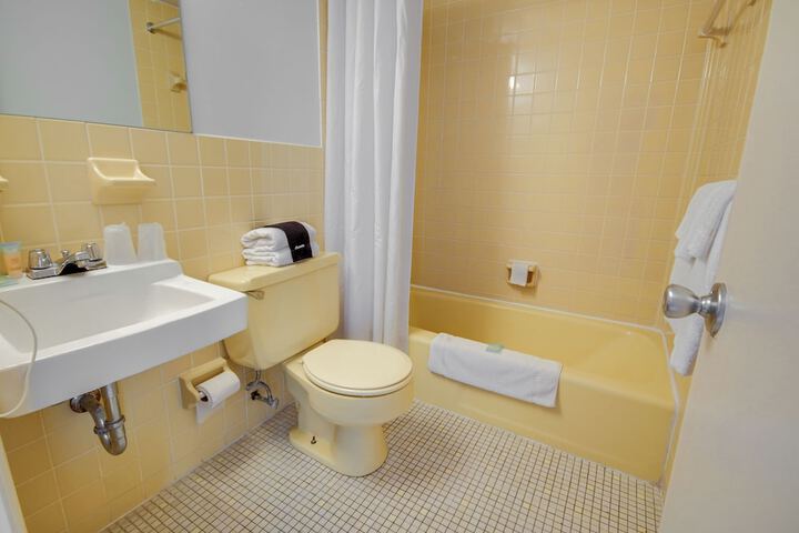 Room 10 of 34