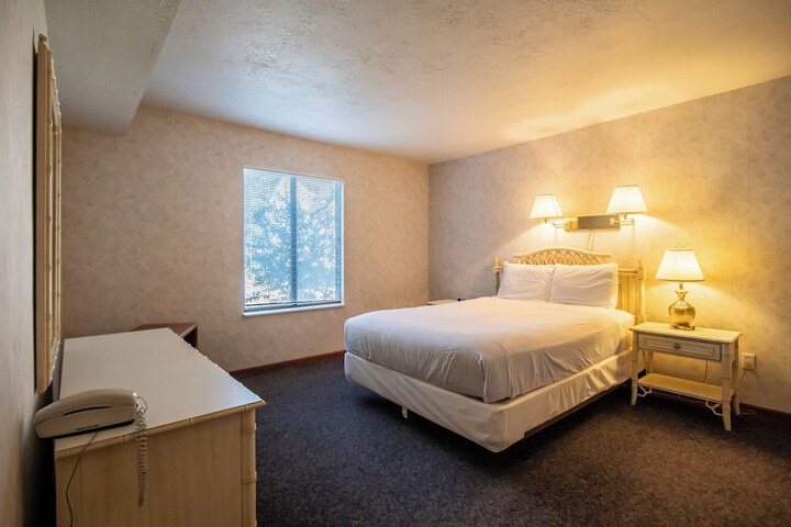 Room 9 of 15