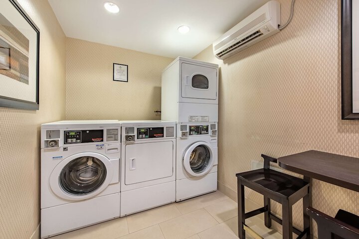 Homewood Suites by Hilton Oxnard / Camarillo