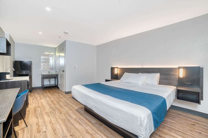 Studio 6 Suites – Stockton CA – Waterfront